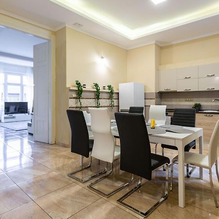 Luxury Downtown Home By Anna Βουδαπέστη Εξωτερικό φωτογραφία