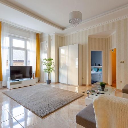 Luxury Downtown Home By Anna Βουδαπέστη Εξωτερικό φωτογραφία