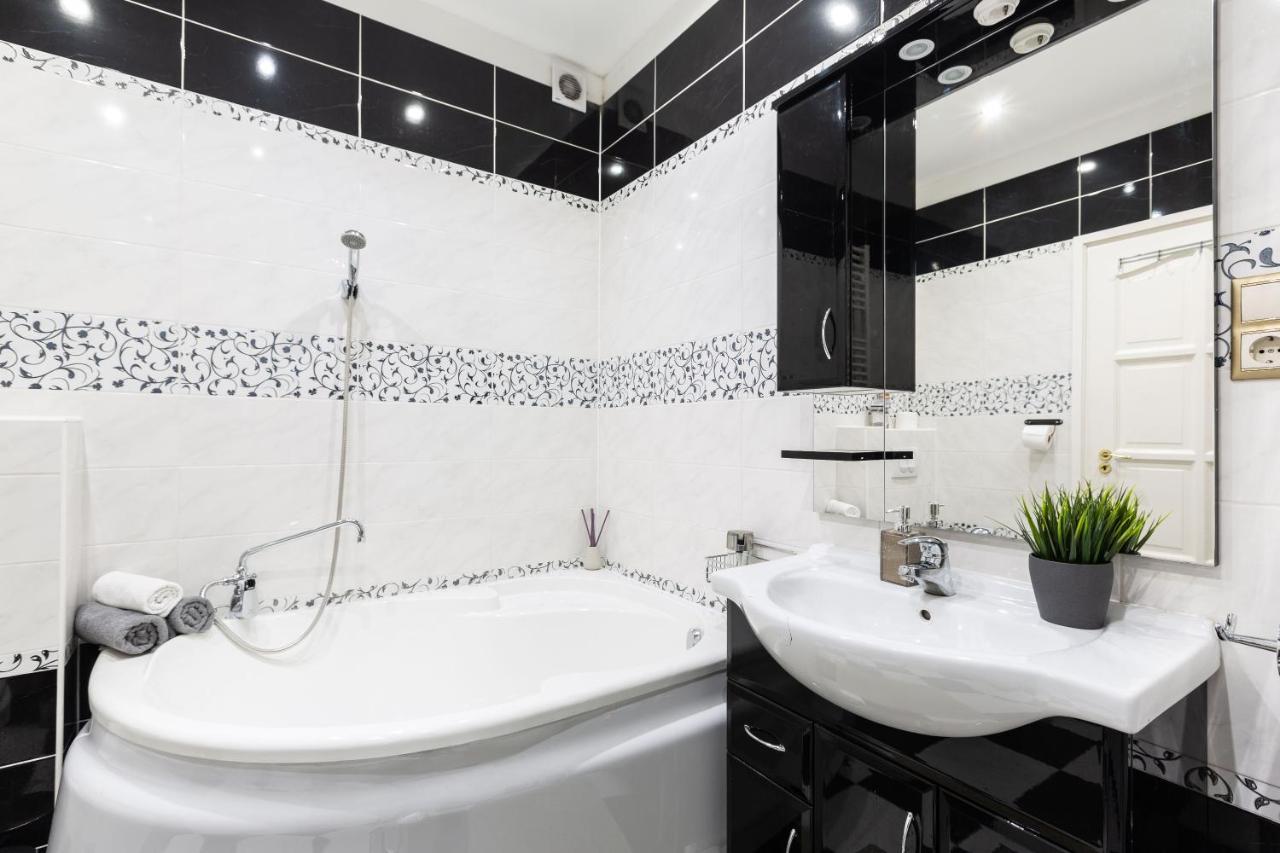 Luxury Downtown Home By Anna Βουδαπέστη Εξωτερικό φωτογραφία