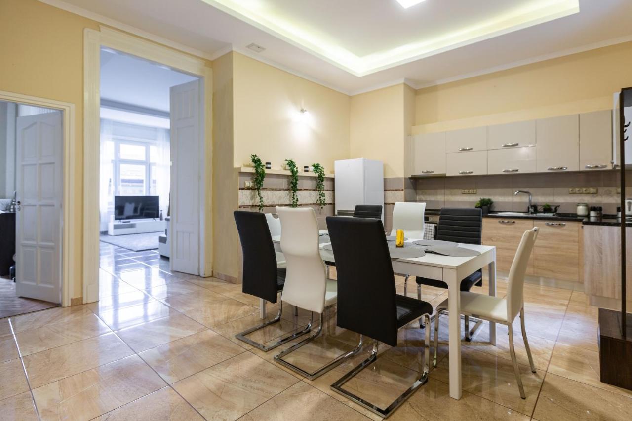 Luxury Downtown Home By Anna Βουδαπέστη Εξωτερικό φωτογραφία