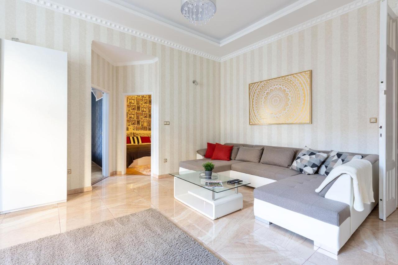 Luxury Downtown Home By Anna Βουδαπέστη Εξωτερικό φωτογραφία