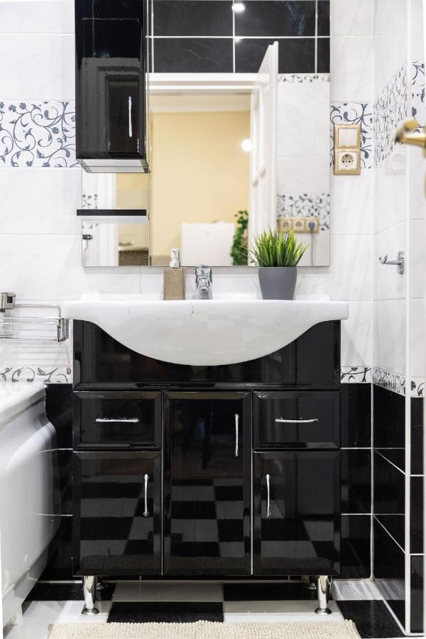 Luxury Downtown Home By Anna Βουδαπέστη Εξωτερικό φωτογραφία