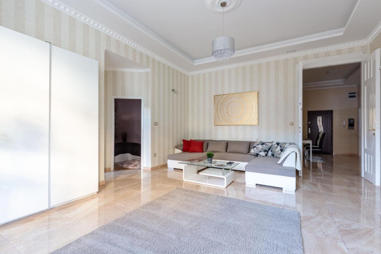 Luxury Downtown Home By Anna Βουδαπέστη Εξωτερικό φωτογραφία
