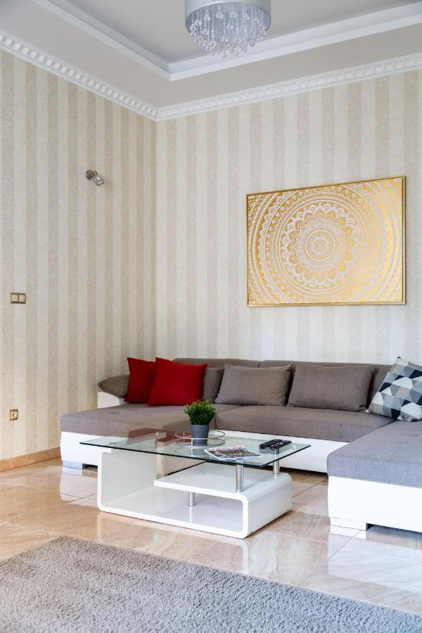 Luxury Downtown Home By Anna Βουδαπέστη Εξωτερικό φωτογραφία