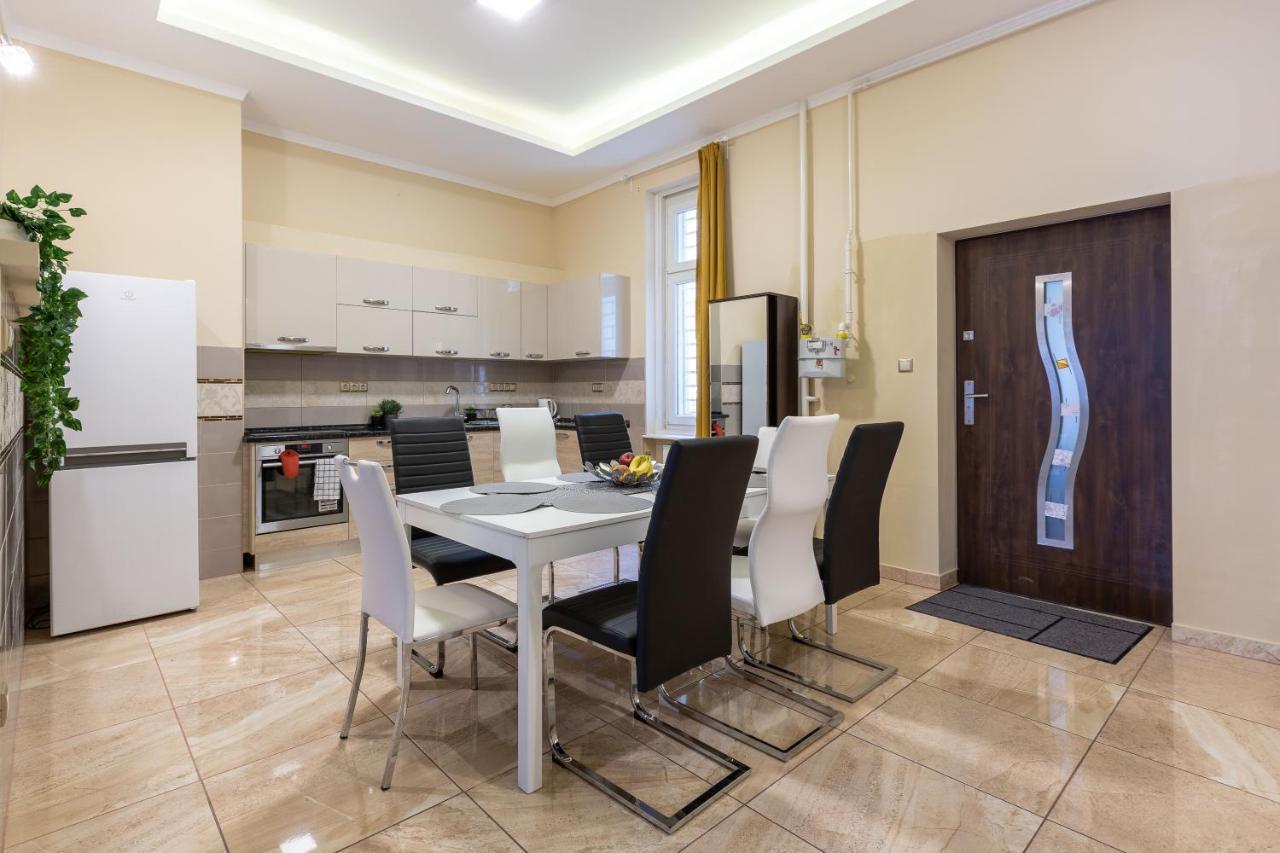 Luxury Downtown Home By Anna Βουδαπέστη Εξωτερικό φωτογραφία