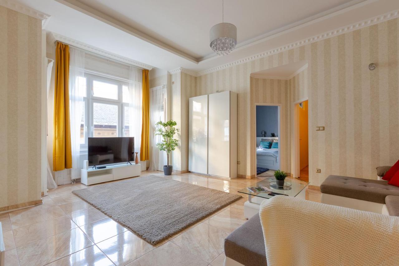 Luxury Downtown Home By Anna Βουδαπέστη Εξωτερικό φωτογραφία
