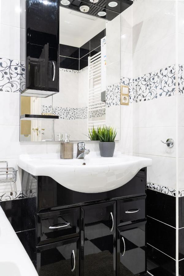 Luxury Downtown Home By Anna Βουδαπέστη Εξωτερικό φωτογραφία
